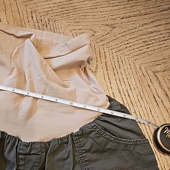 Motherhood Maternity green shorts size M - Picture 5 of 5